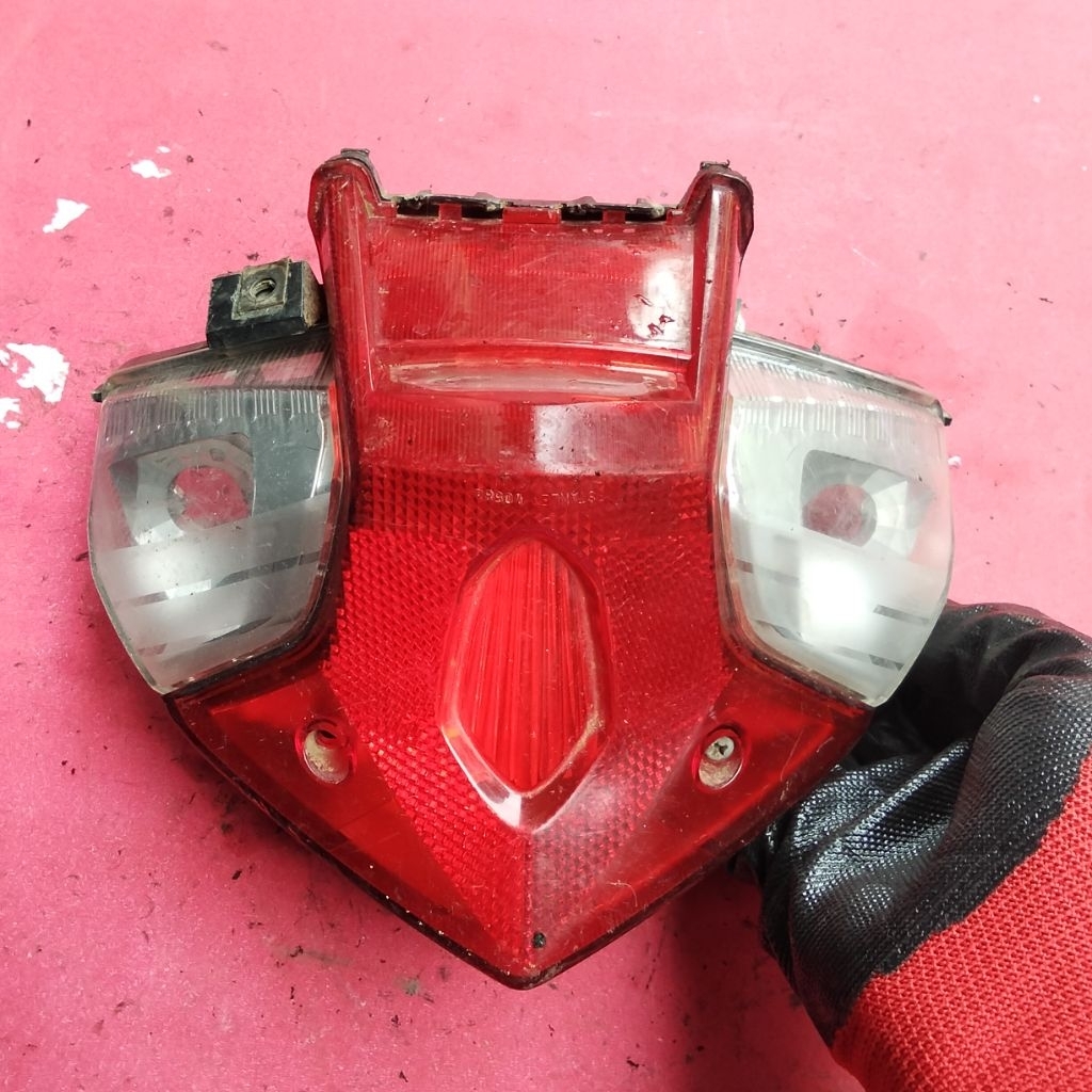 lampu stoplamp lampu rem belakang Yamaha Vega force , seconds original