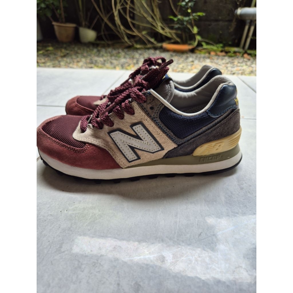 Preloved sepatu New Balance 574 classic  ukuran 37