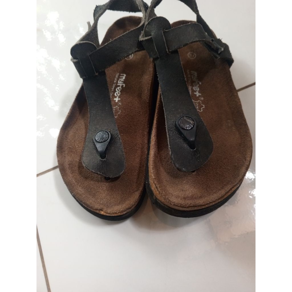 Sendal jepit sendal slip on  kulit premium myfeet size 34 second
