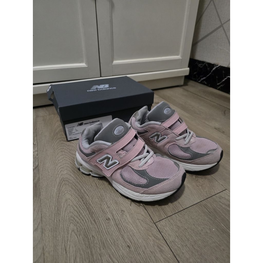 Sepatu Anak New Balance 2002R (Preloved/Second)