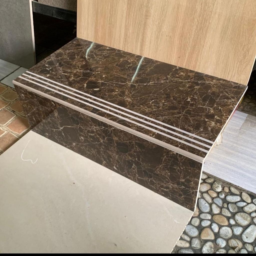 Granit dinding anak tangga ukuran 25x60 motif marmer glosy