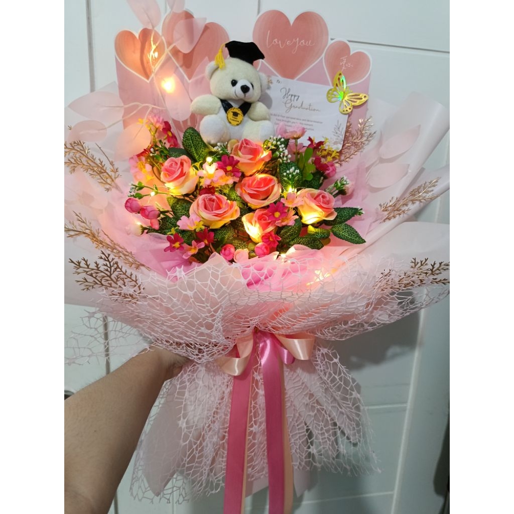 BUKET WISUDA / BUNGA WISUDA / GIFT WISUDA / HAMPERS WISUDA / KADO WISUDA / BUKET BUNGA / BUKET LAMPU