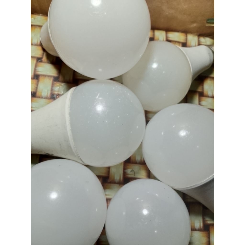 LED OFF 20-23w Bulb BUKAN RETURAN PABRIK MEREK HANNOCH,KRISBOW IN-LITE DAN CAMPUR.
