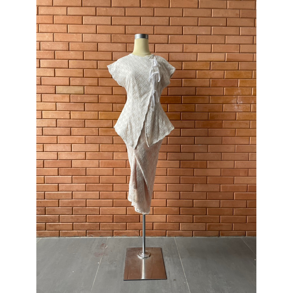 [Sewa/Rent] Kebaya bunga melati dewi roam signature by roam / not preloved seliyane amr the label sa