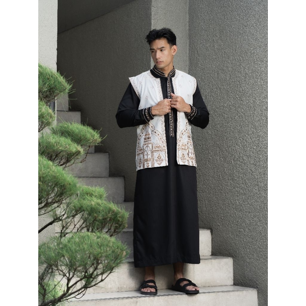 Gamis + Rompi Bordir Pria NUC.ID Ghofar 01 (Gamis Hitam & Rompi BW)
