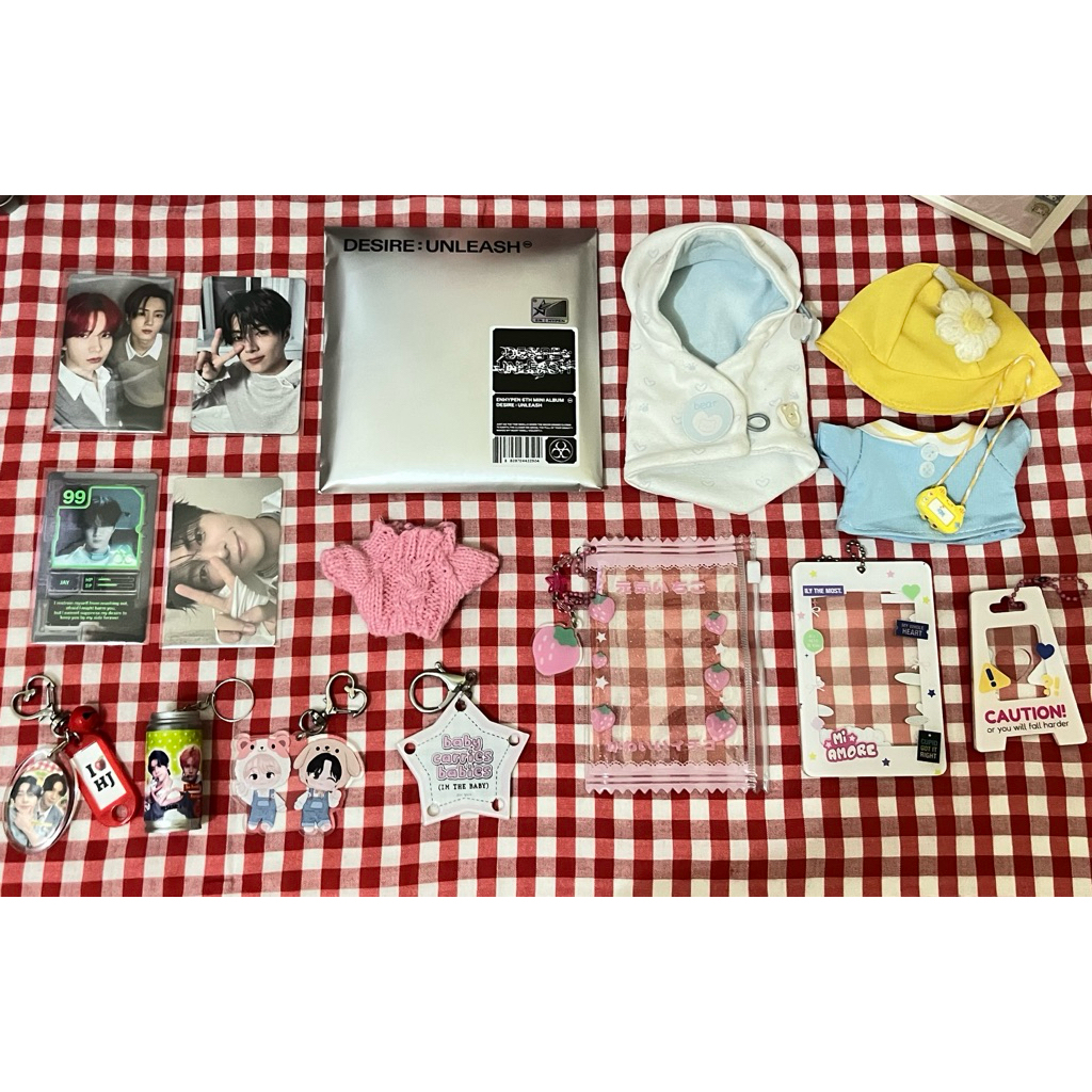 [clearance sale] album photocard enhypen cahol prada id holder trinkets keychain enhypen doll clothe