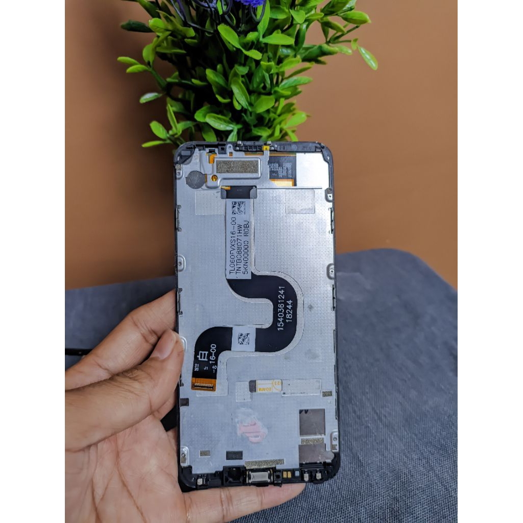 Frame dan besi LCD Xiaomi Mi A2 Big