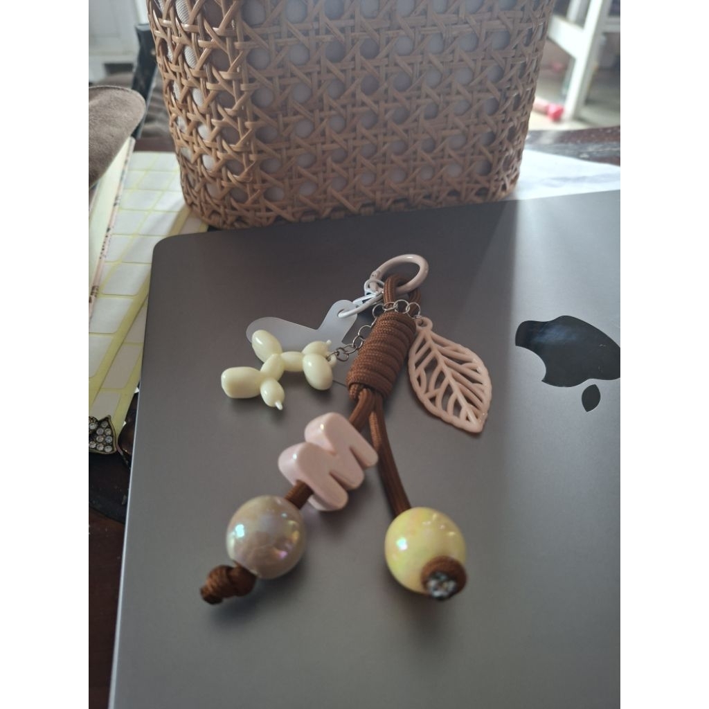 bag charm manik acrilic