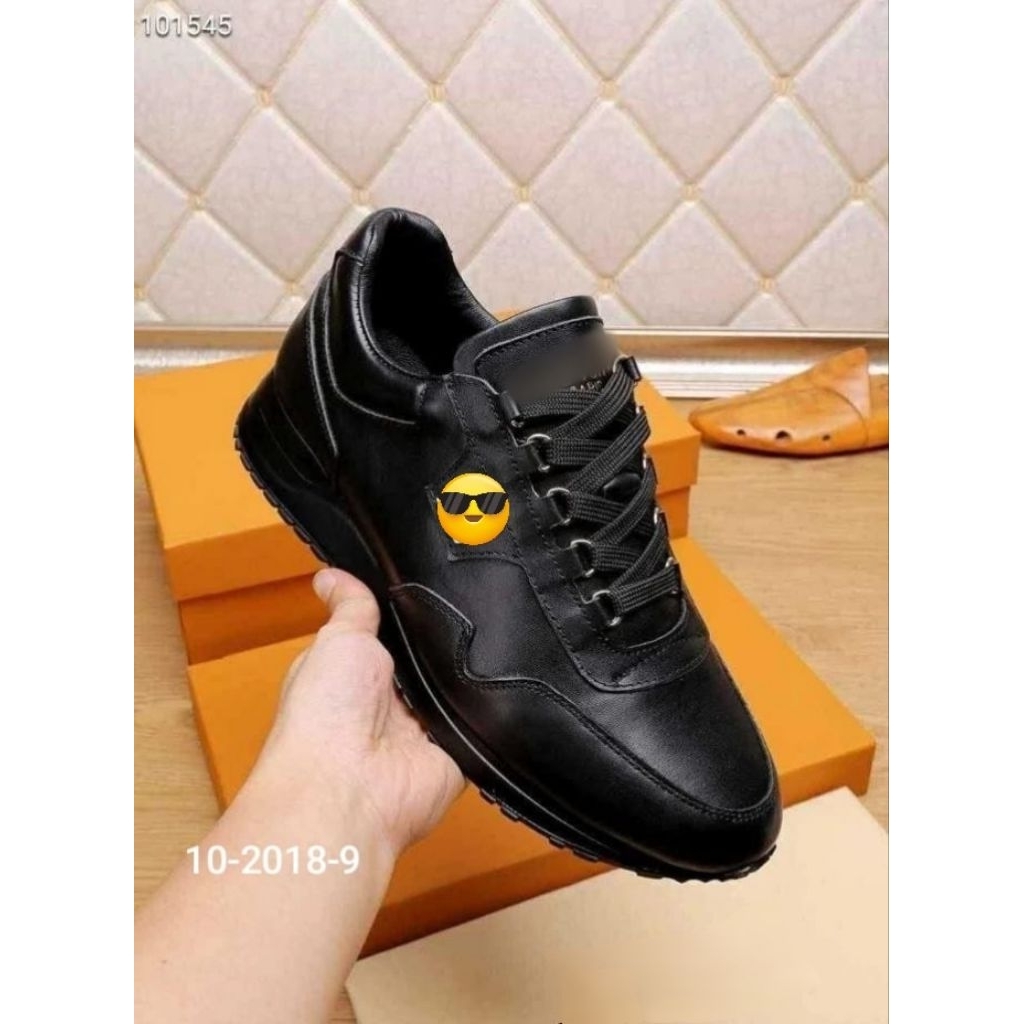 Sepatu sneaker pria L'1614 sepatu Itali kulit asli