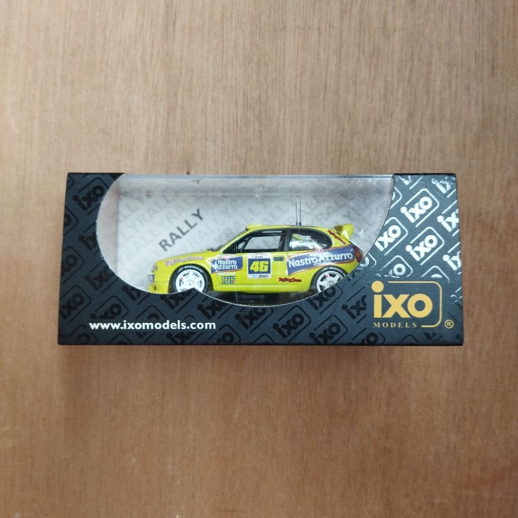 Mobil balap Valentino Rossi 1:43 Ixo 2003 Monza Rally Yellow Toyota Corolla WRC