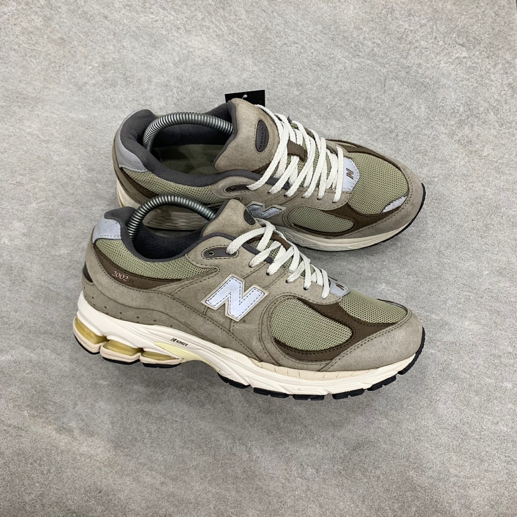 New Balance 2002r