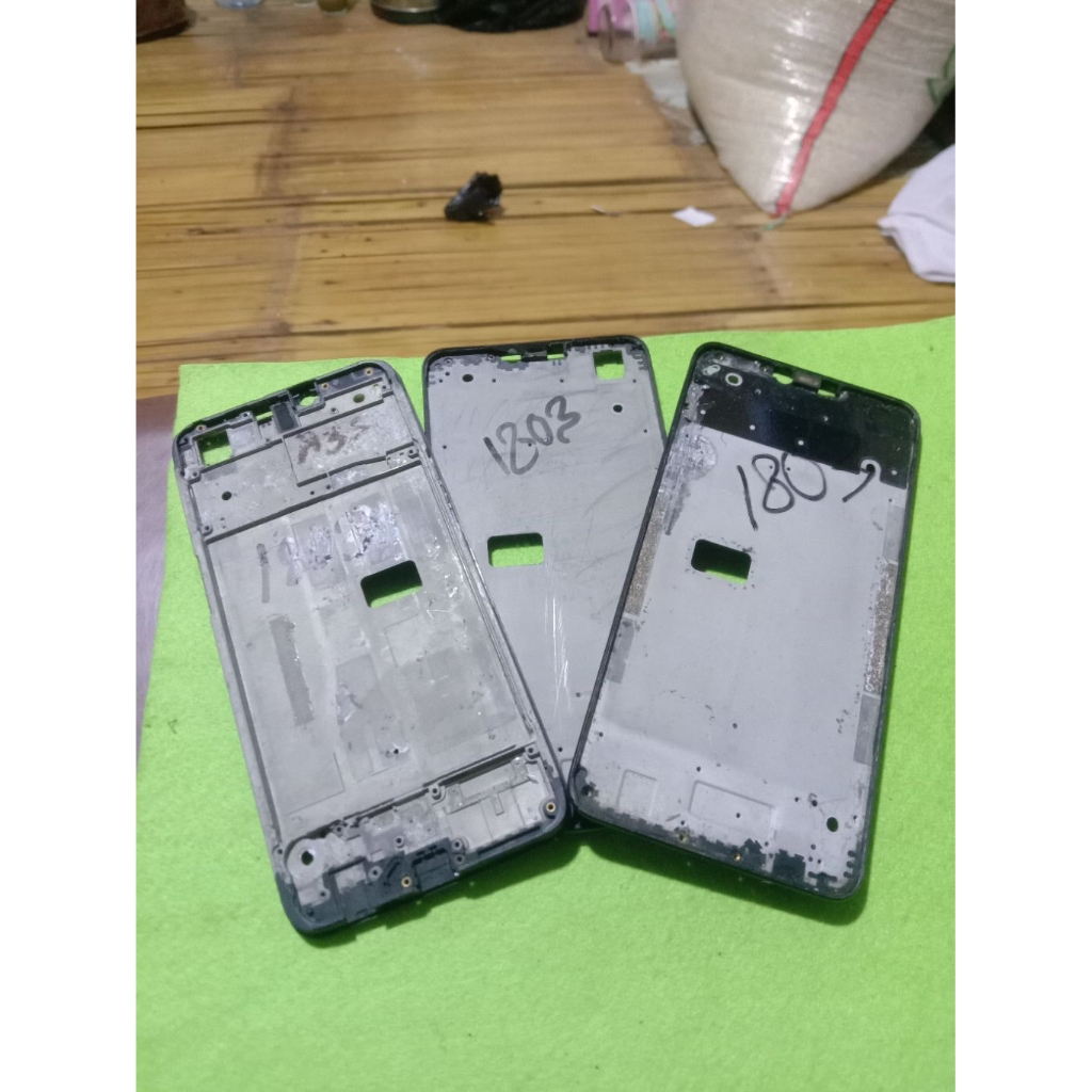 FRAME TATAKAN LCD OPPO A3S CPH 1803 BEKAS COPOTAN