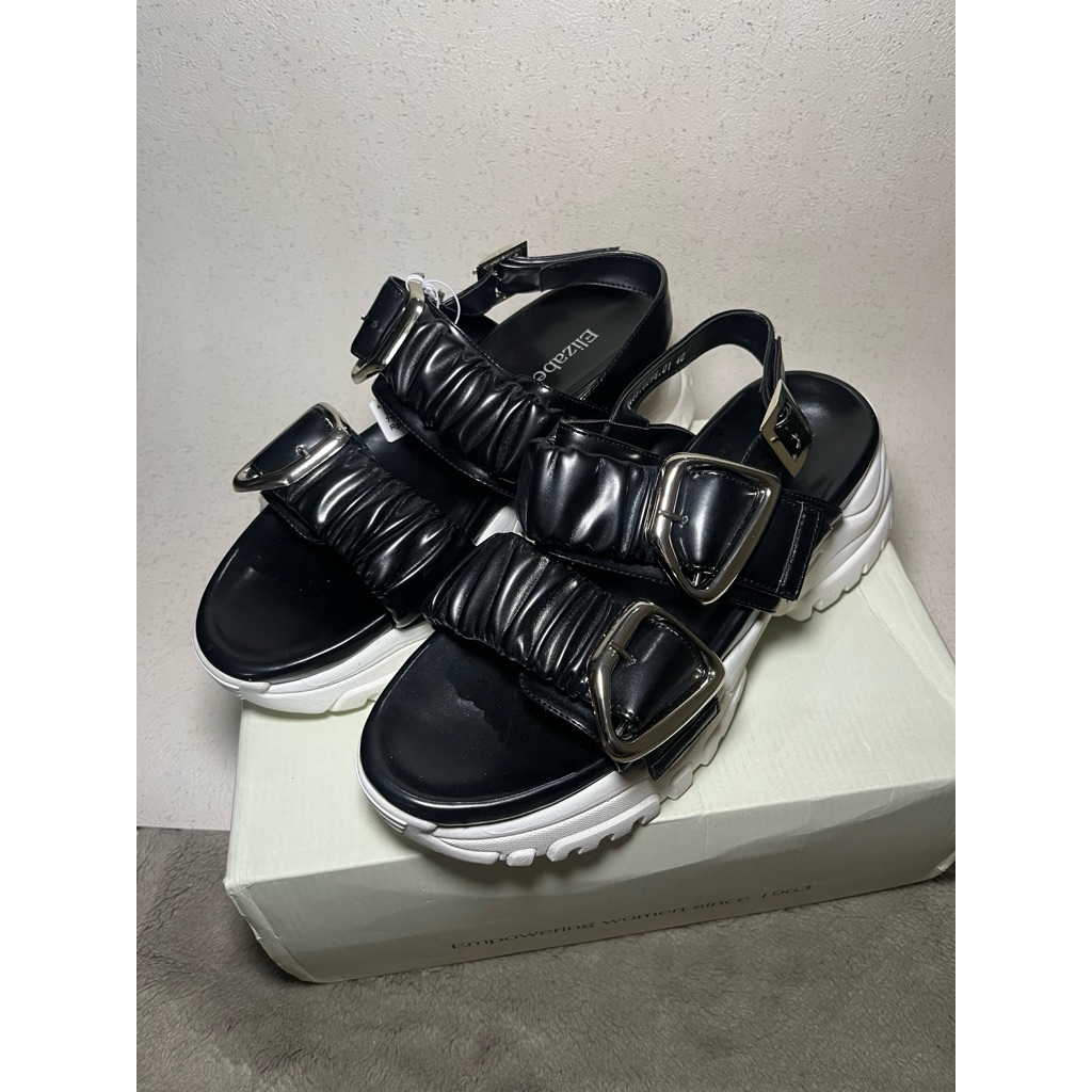 Elizabeth Sandal