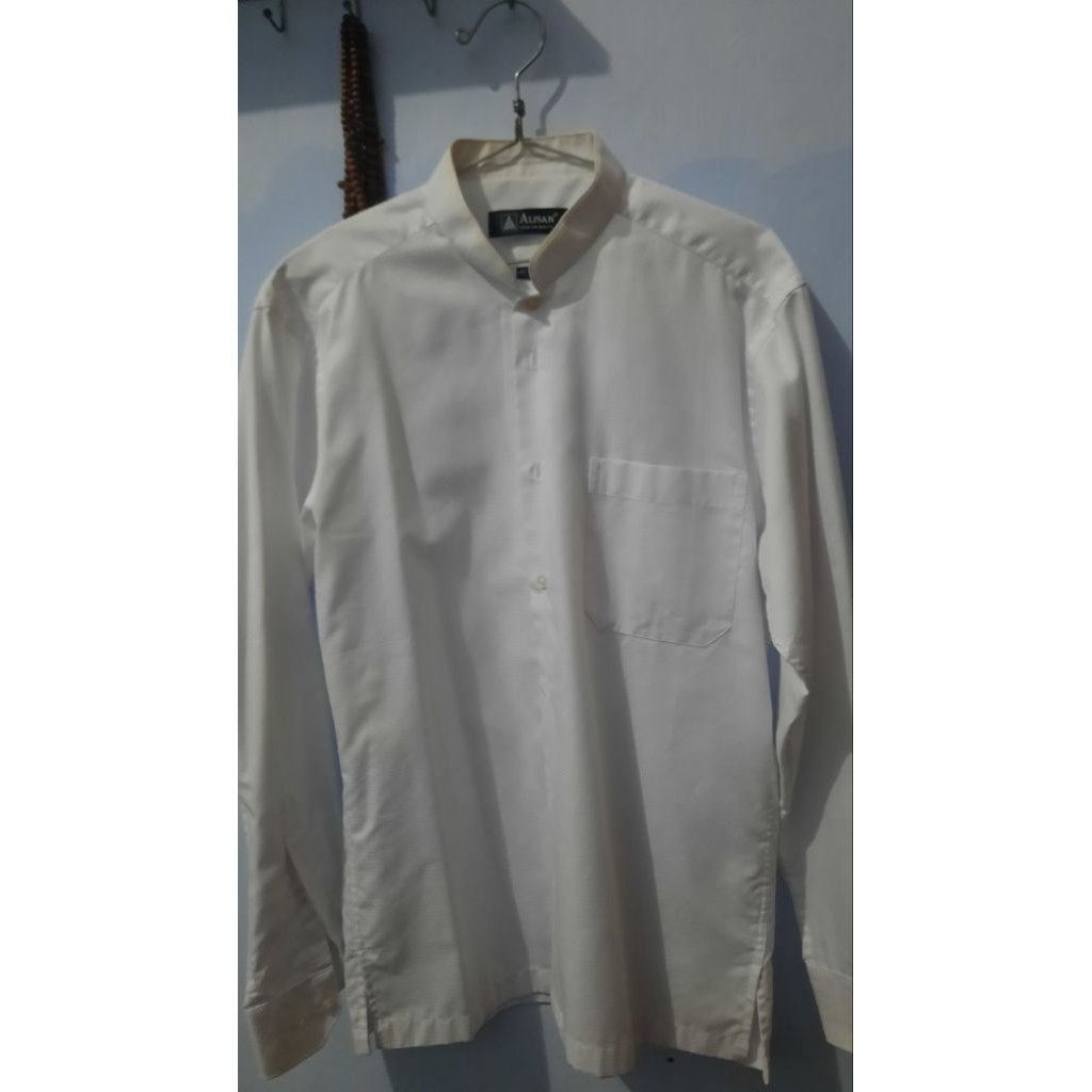 Kemeja putih Alisan