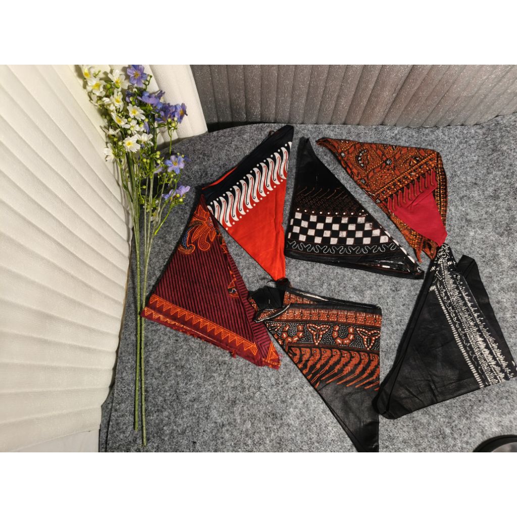 ikat kepala segitiga | udeng | iket aksesoris jawa | iket sunda | sunda segitiga | iket kepala