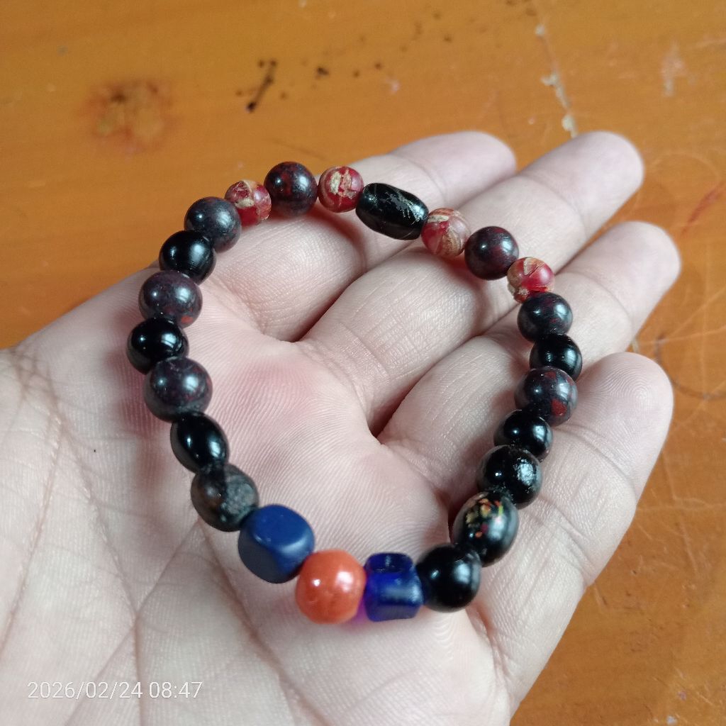 gelang manik temuan sungai