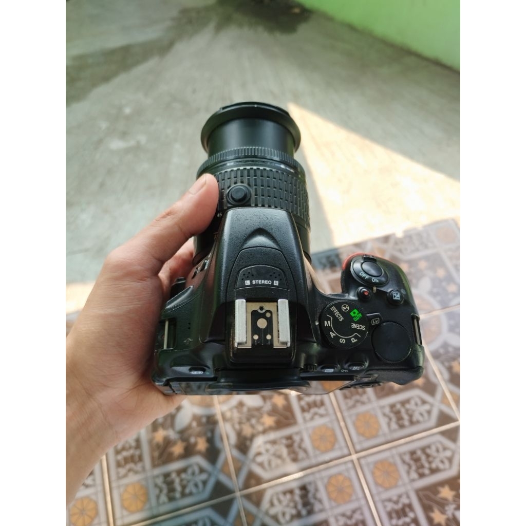 Nikon D5600 plus lensa kit