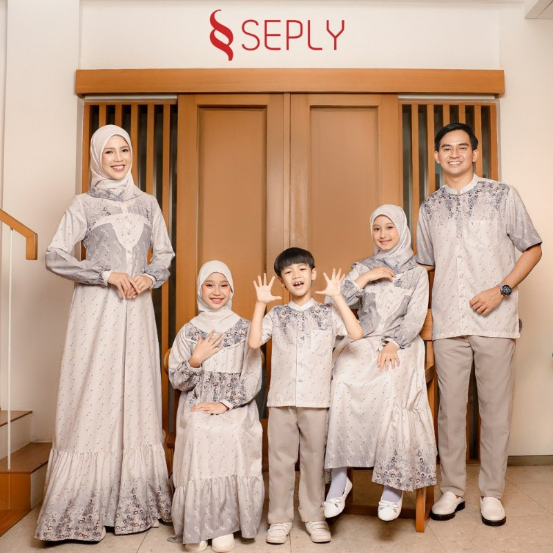 SEPLY Milky Rosy Set Gamis Koko Debora Printing Print Keluarga Lebaran Abu Putih Sarimbit 2026