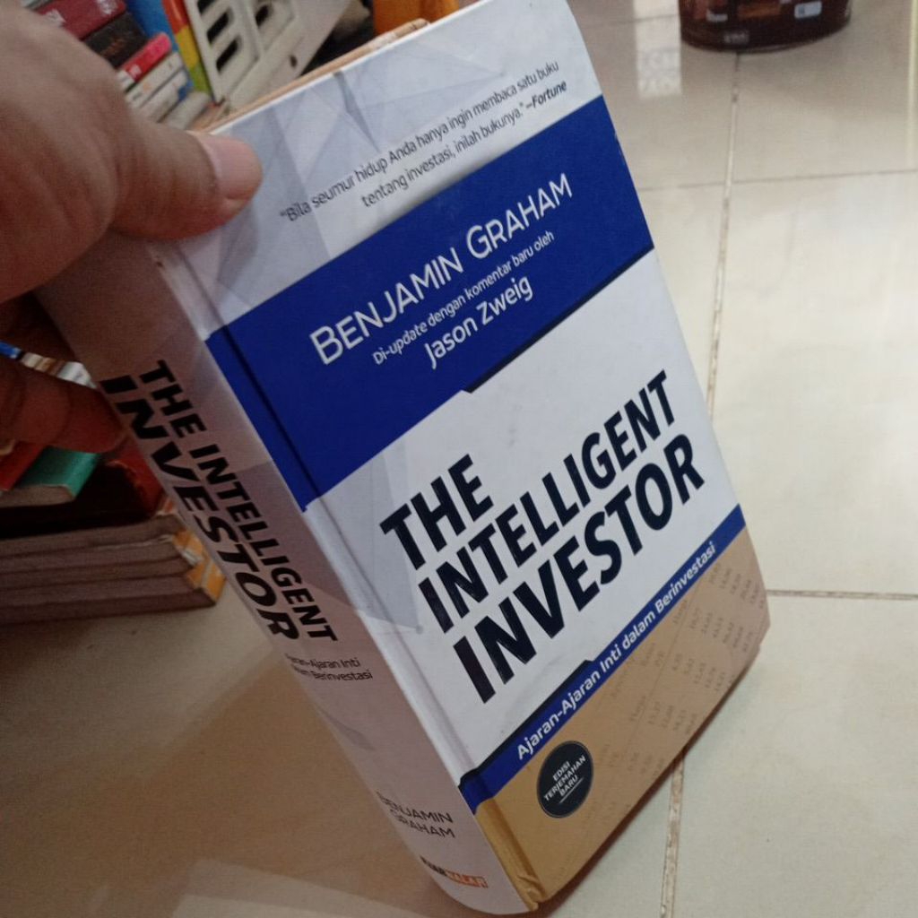 THE INTELLIGENT INVESTOR BENJAMIN GRAHAM Ajaran-Anaran Inti dalam Berinvestasi BENJAMIN GRAHAM