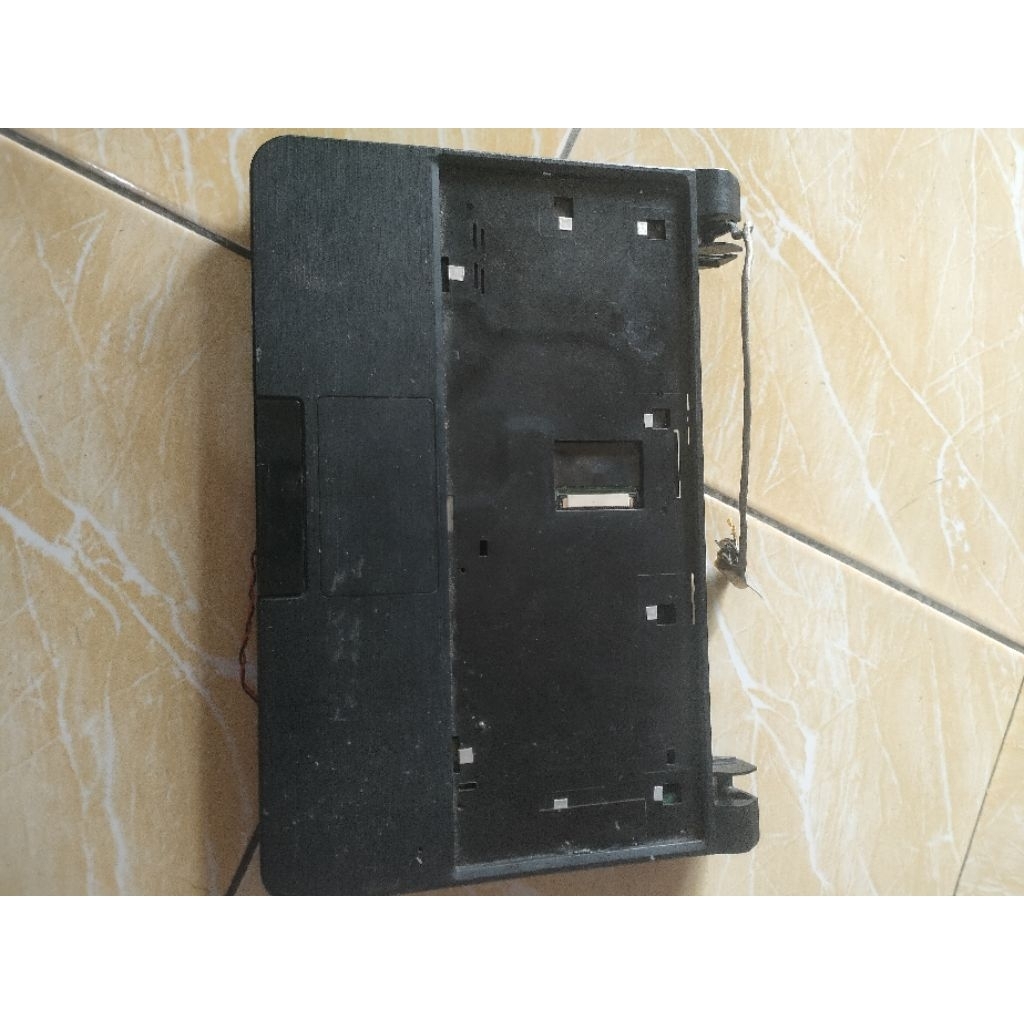 mesin notebook Zyrex nyala