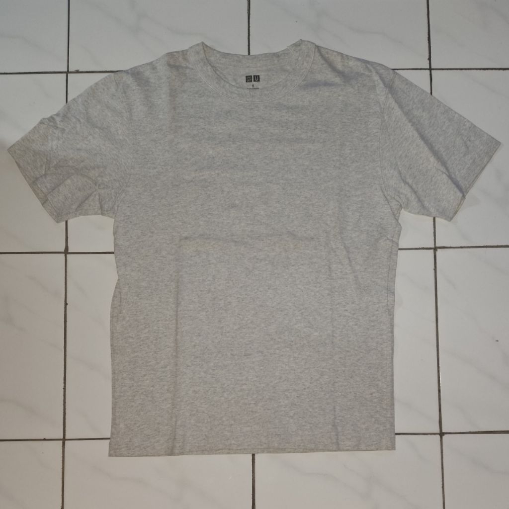 uniqlo basic tee grey S