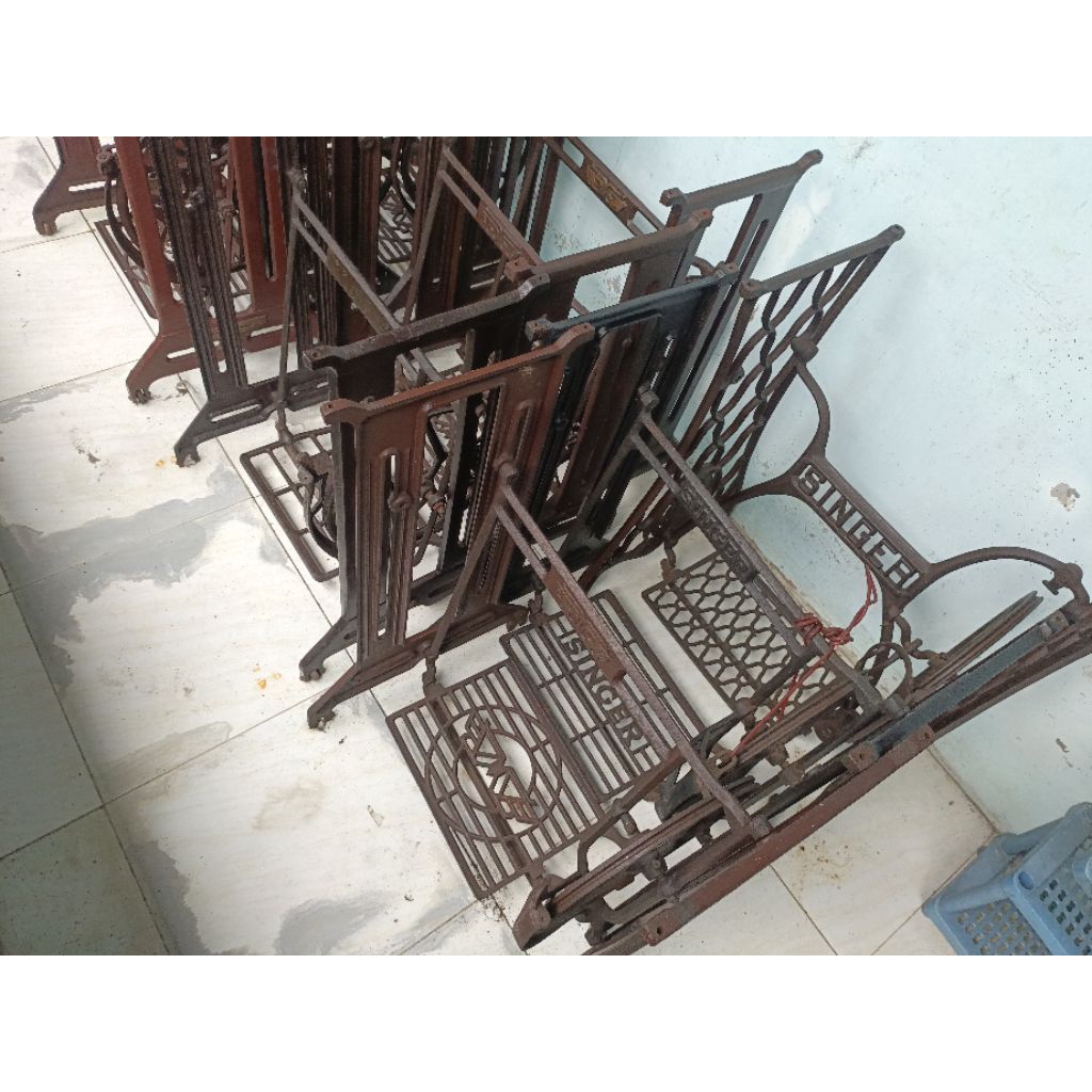 Kaki mesin jahit Jadul