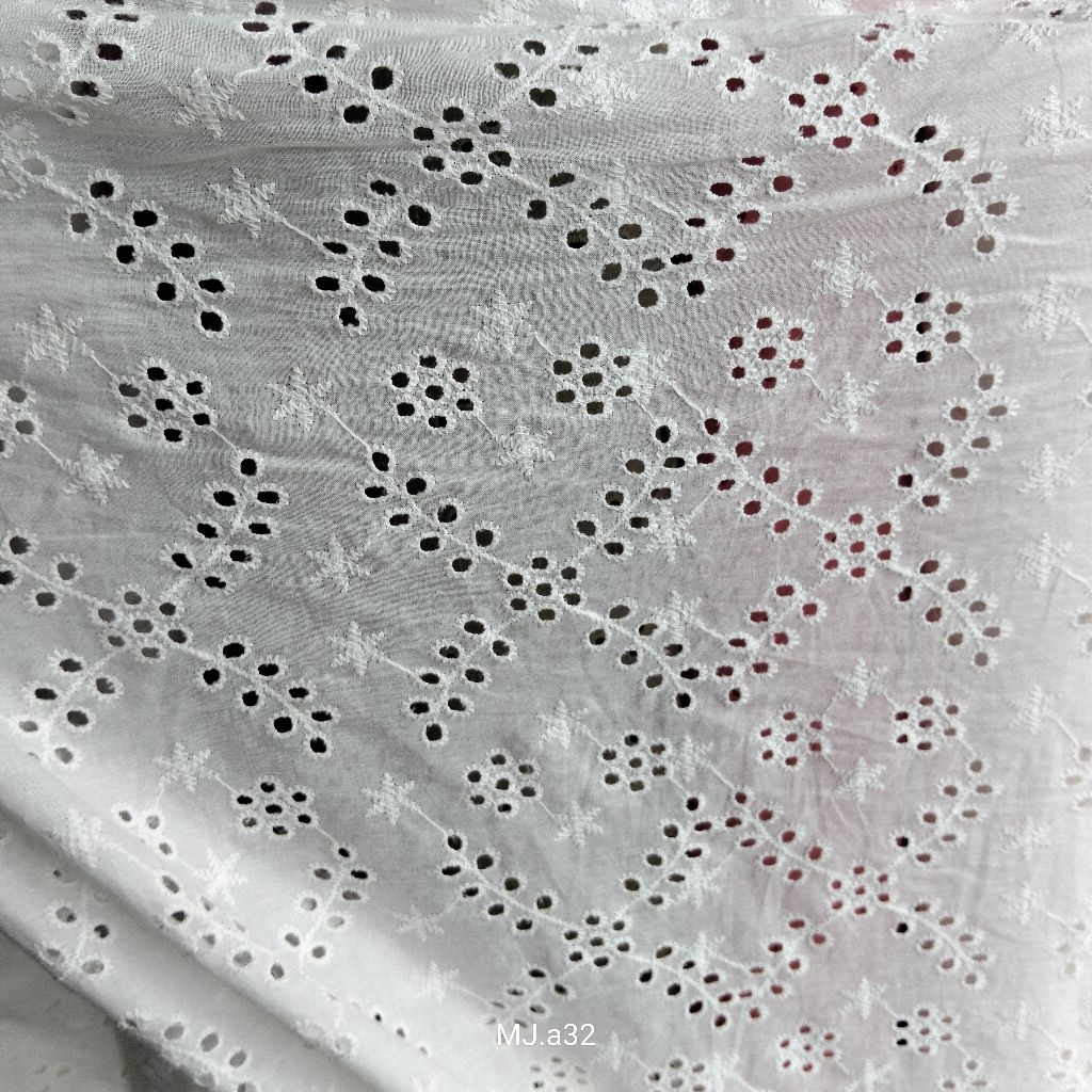 Kain Katun Bordir Bolong Premium ~ Harga/0,5 m ~ Kain Katun Bordir Bolong ~ Bahan Katun Bordir Premi