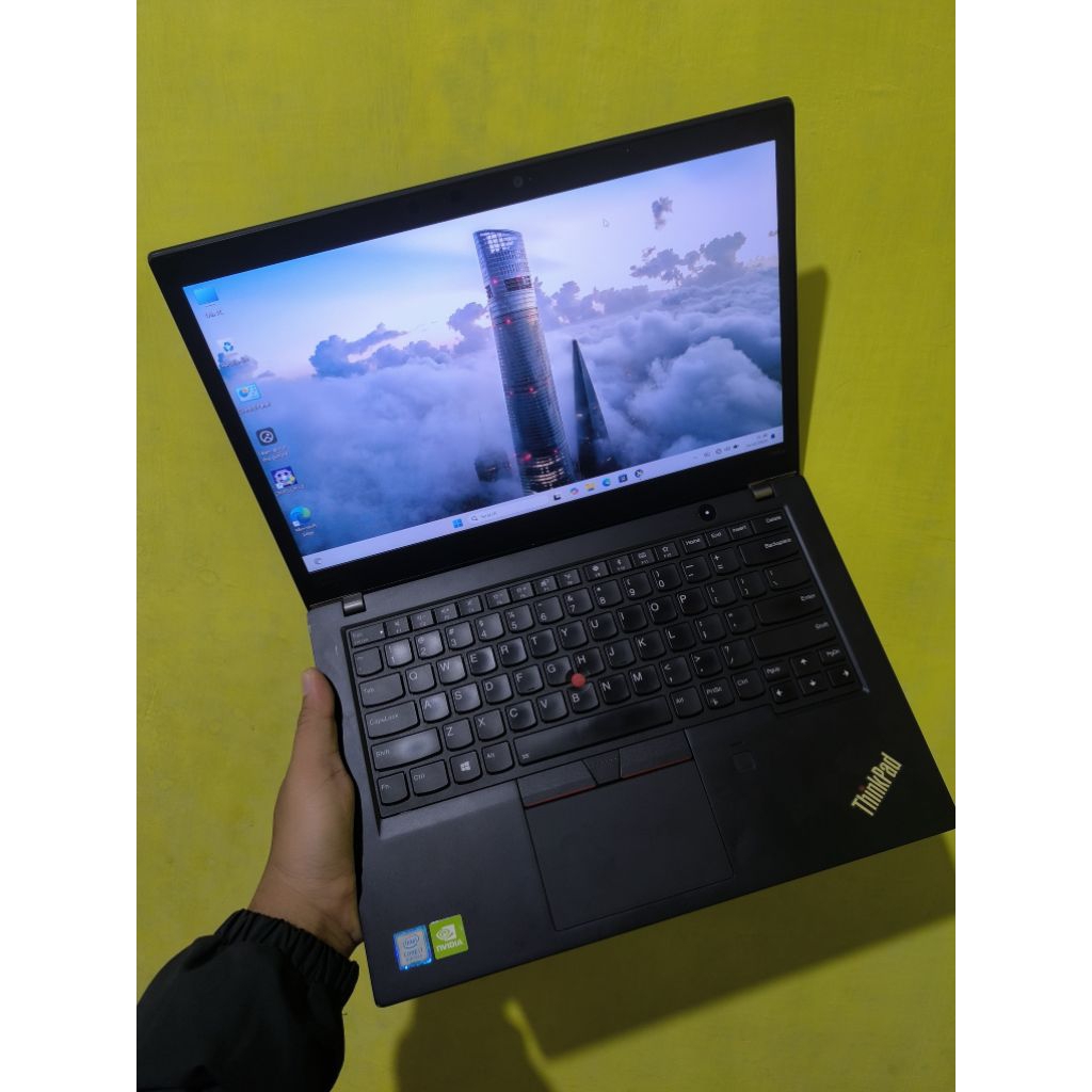 Lenovo Thinkpad T480S Intel Core i7 Ram 16 GB SSD Nvme 256 GB dual VGA card Nvidia GeForce 2 GB