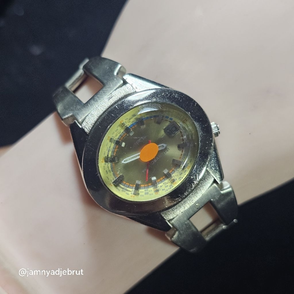 Jam Oval Alba AKA V743-5A10 Silver Yellow Bekas