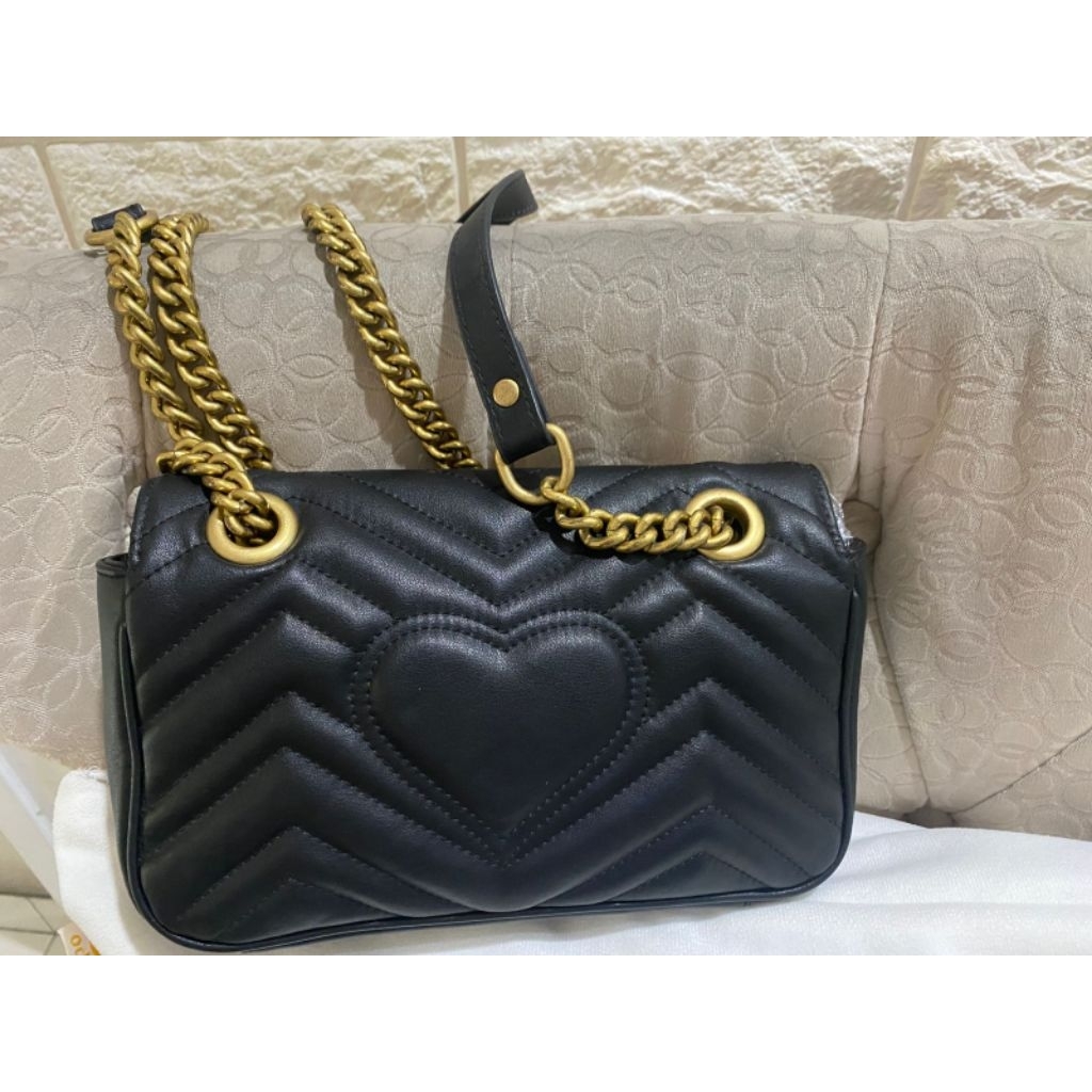 Tas Preloved Gucci Marmont Small Black Bag.