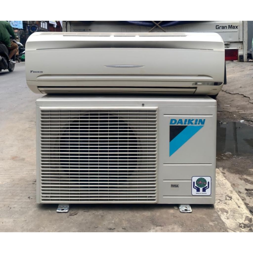 AC Daikin Thailand 1/2 PK R 410 SECOND