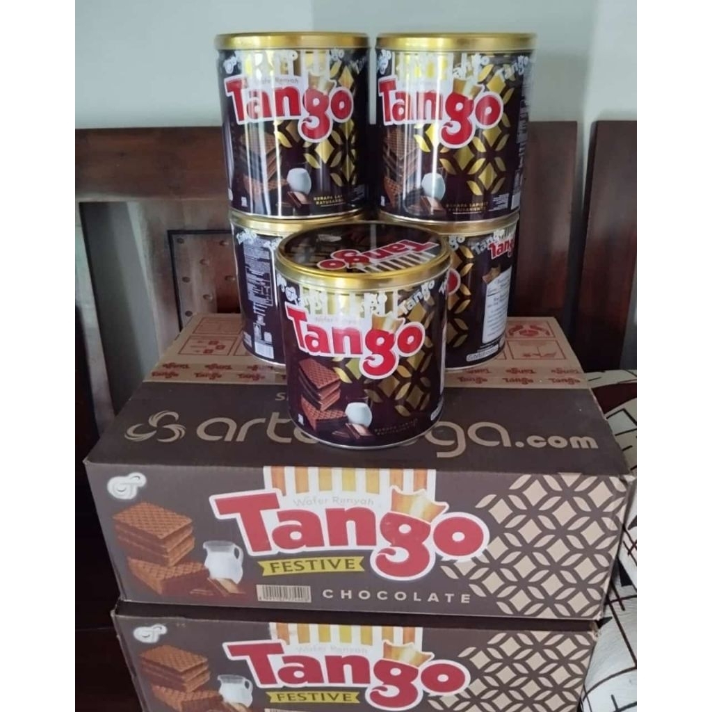 Snack lebaran Tango kaleng 1 Dus