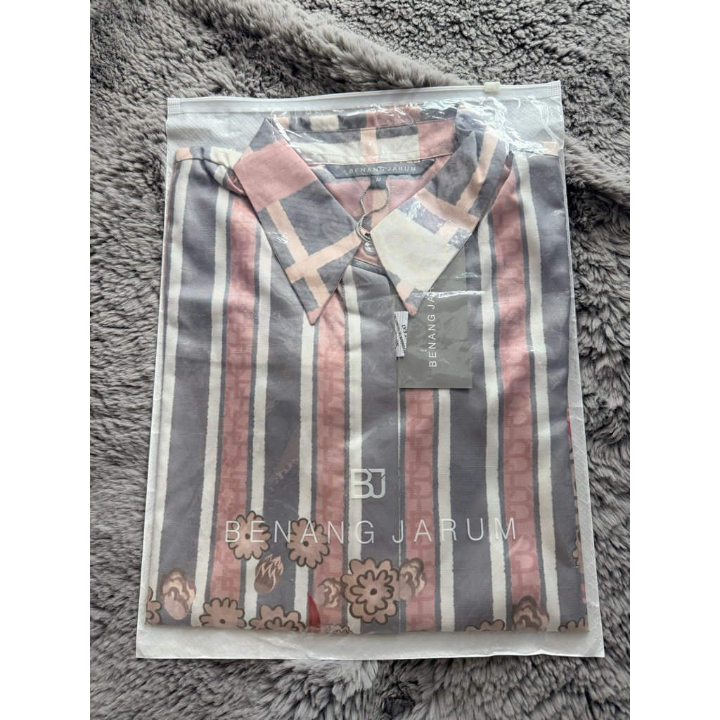 BENANG JARUM - SELENA YOKE SHIRT BRUNIA SIZE M