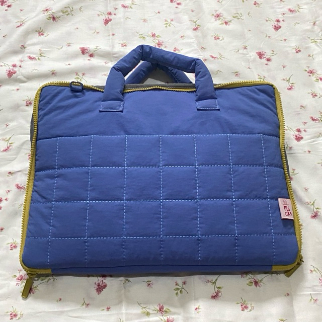 PRELOVED flicka laptop sleeve