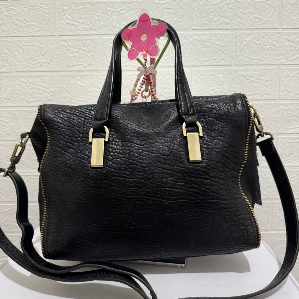 tas sling bag finn esker. tas selempang kulit asli. tas prelop. hitam