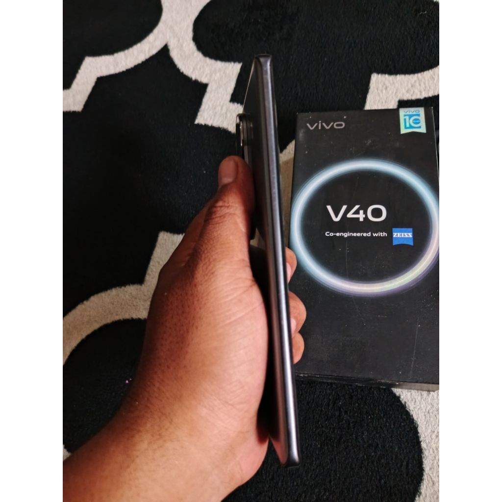 Vivo V40 ram 12/256