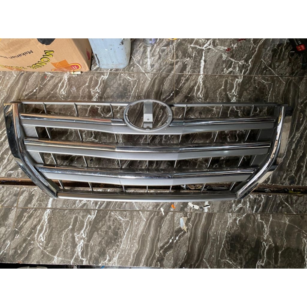 Grill gril lambang depan Toyota Innova grand barong 2013 2015 original