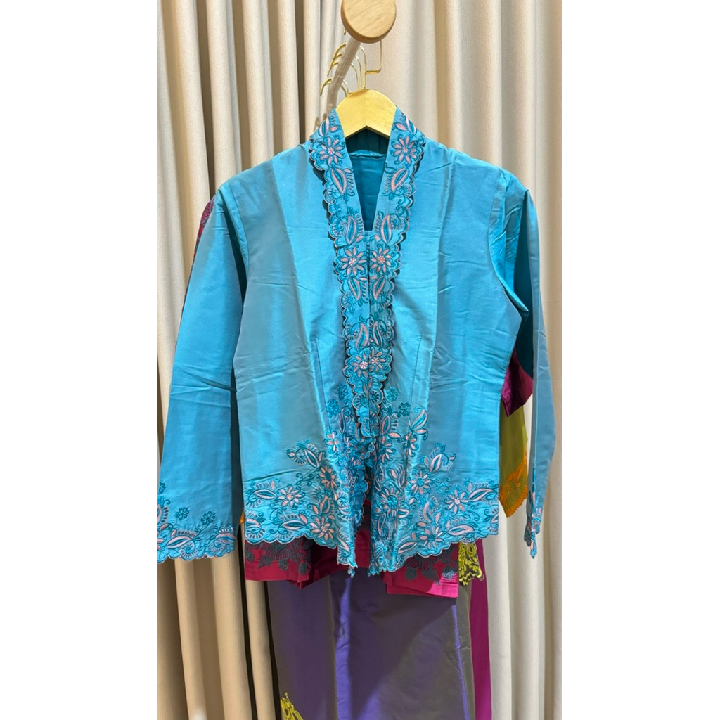 (Preloved) Kebaya Encim Bordir Handmade Biru Tosca | Wardah  – Bahan Tafeta | Jahit Manual | Baju Ku