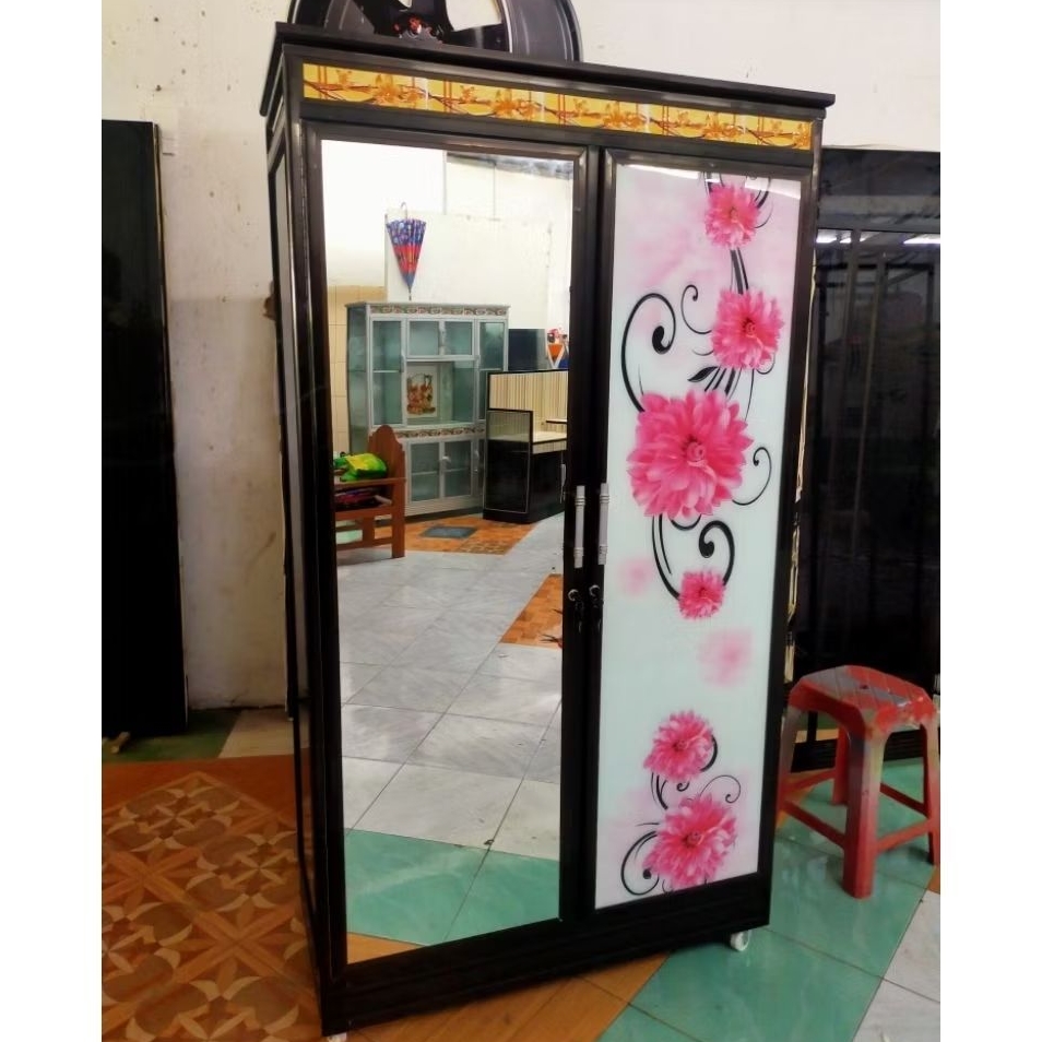 Lemari pakaian aluminium