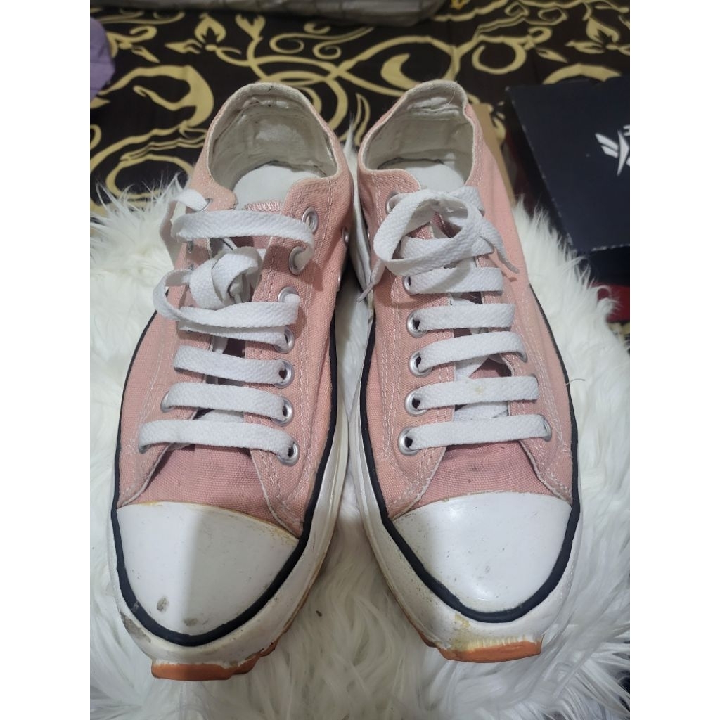 sneakers / sepatu wanita / preloved