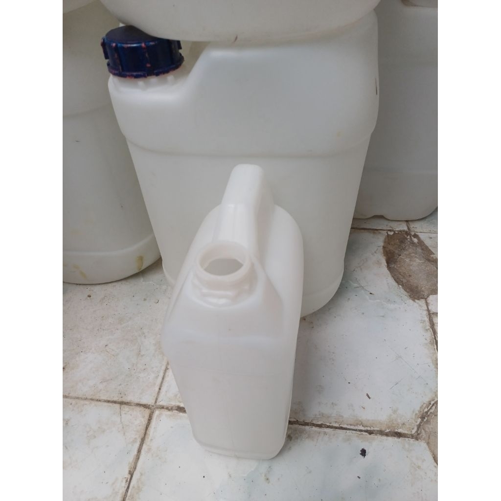 jerigen 5 liter ( tutup segel )