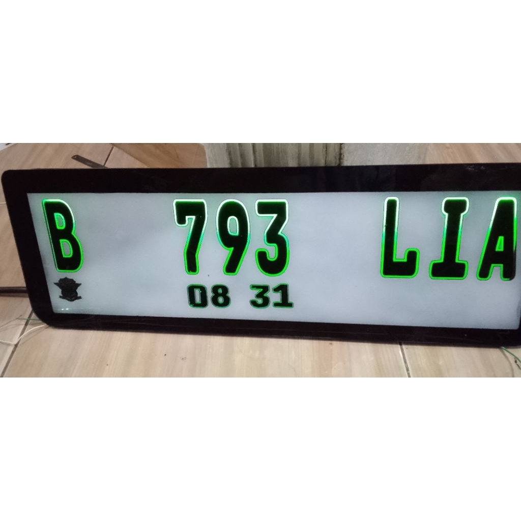 plat mobil nyala