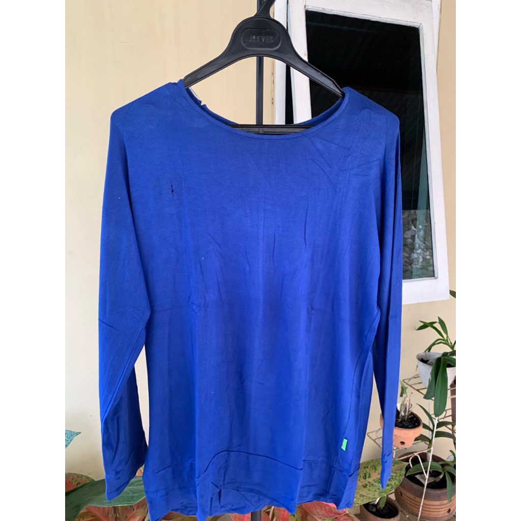 Kaos Biru Elektrik y2k