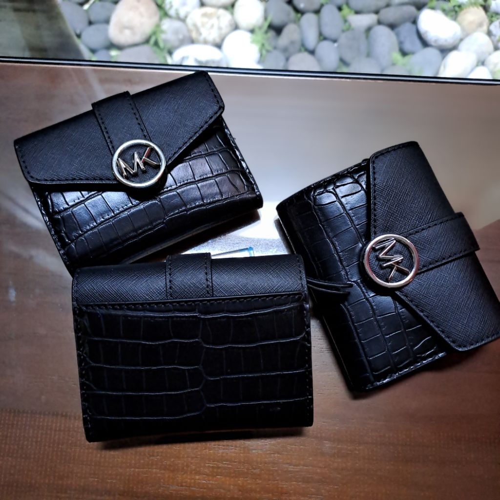 DOMPET WANITA MK CARMEN MEDIUM CROCO BLACK