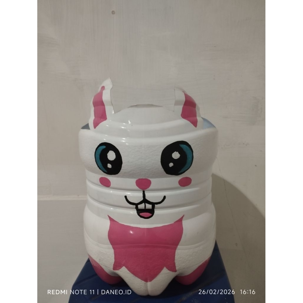 Pot Karakter kelinci Lucu Dari Galon Le Mineral 15L