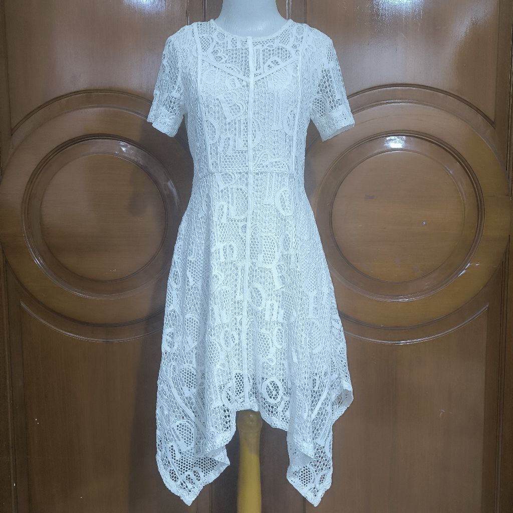 dress brukat prada asimetris unik