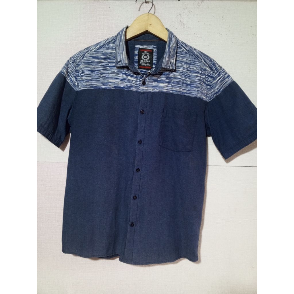 baju kemeja BD.corp size M fit L second