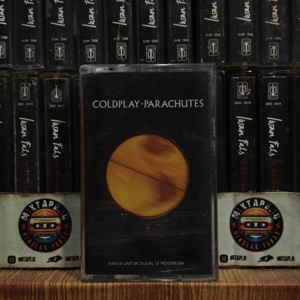 Kaset - Coldplay - Parachutes - Kaset Pita - Radio Tape - Radio - Pemutar Kaset - Retro - Classic - 