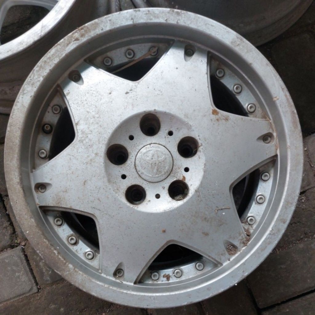 Velg Second Innova Ring 16 Lubang 5 Bekas (4 pcs)