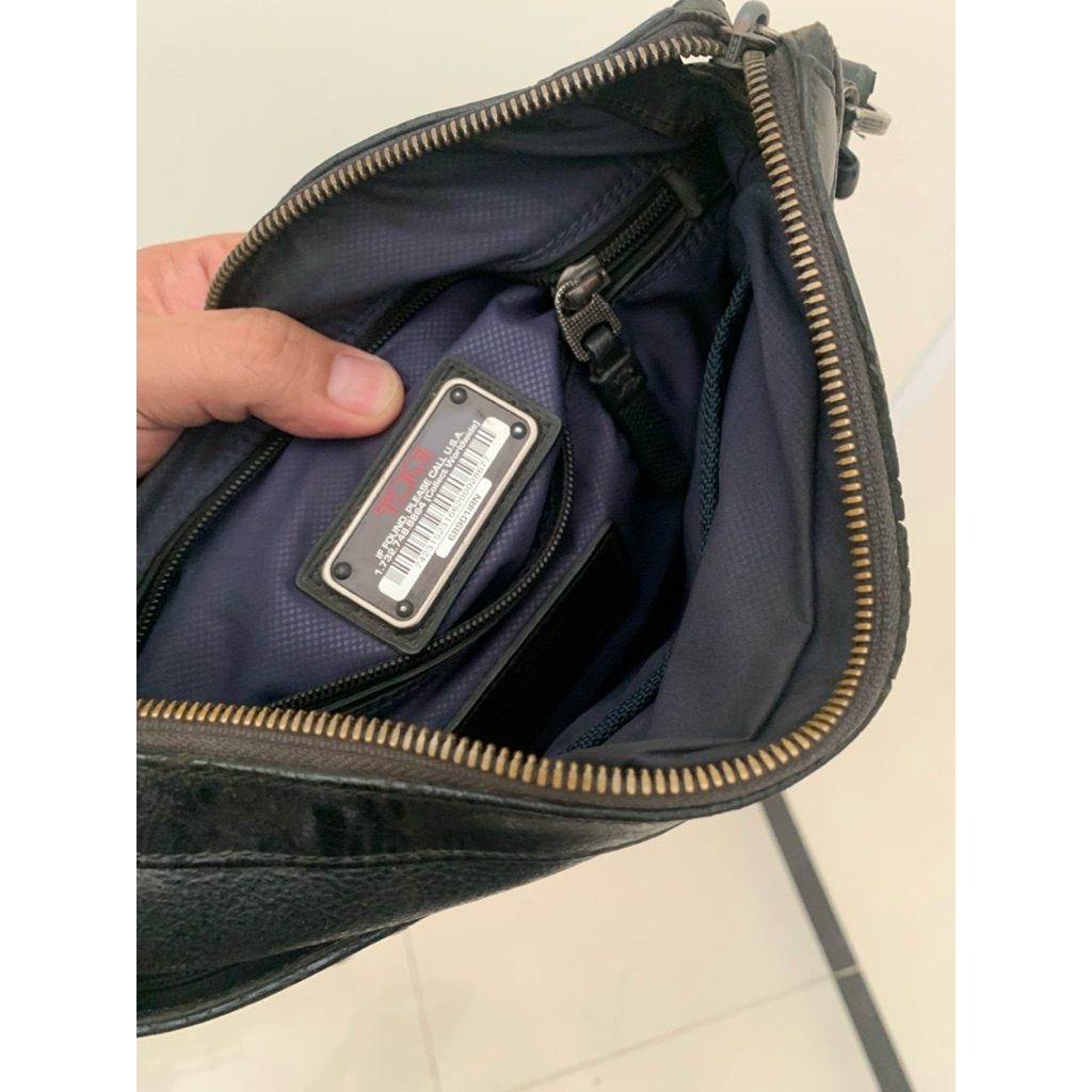 sling bag tas slempang TUMI leather